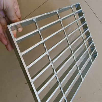 鋼格板在電廠平臺上起著主要的作用，為啥這么說呢？
